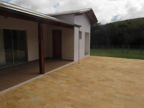 Yellow "São Tomé" quartzite stone floor 