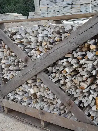 Filetes irregulares de Pedra São Tomé antes do assentamento