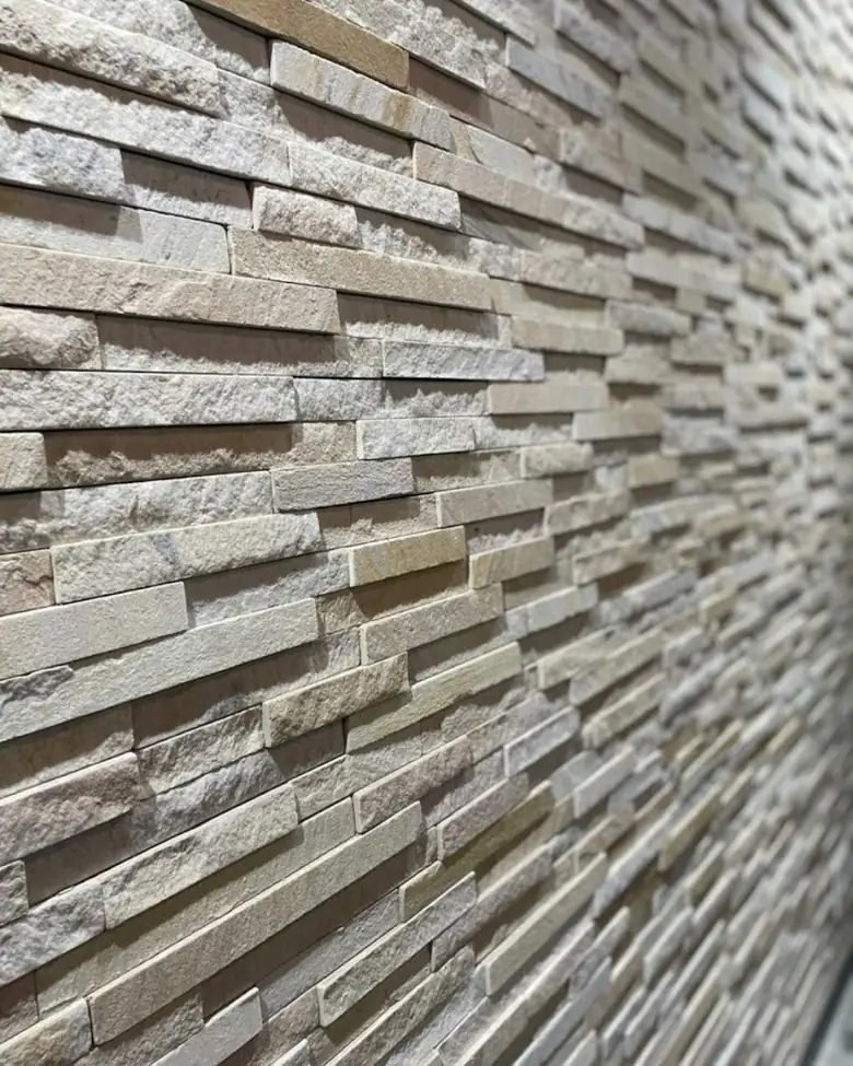 Detalhe da textura do filete serrado de Pedra São Tomé