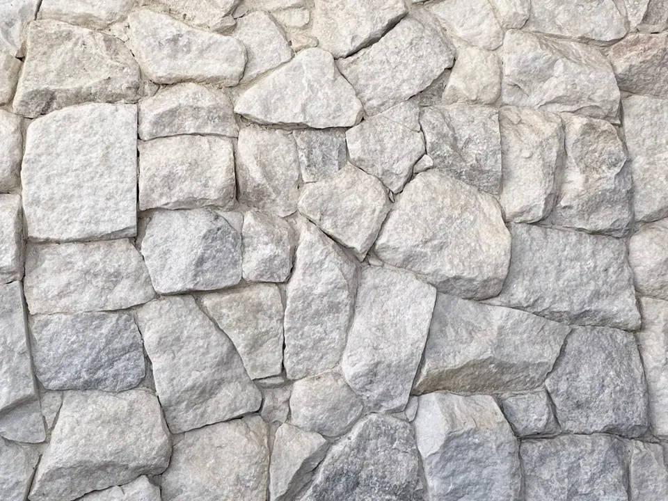 Detalhe de parede revestida com Moledo Branca Premium