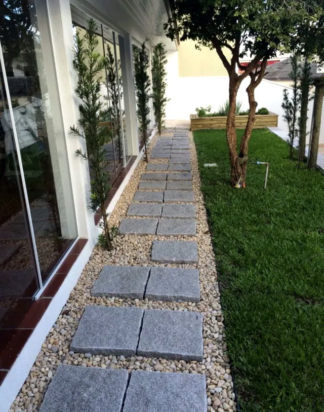 piso de pedra natural em placas 47x47cm para jardim externo